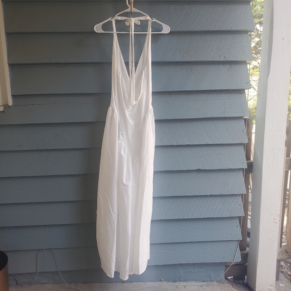 Maison RaePlunging Halter Maxidress - Picture 3 of 5